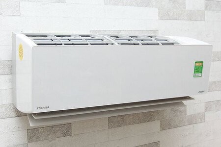 Màn hình hiển thị máy lạnh Toshiba RAS-H18G2KCVP-V 2 HP