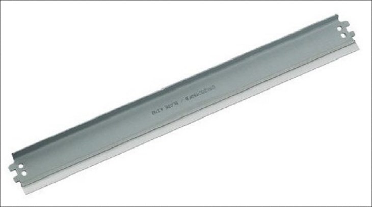 Lỗi gạt từ, gạt trống máy in khiến bản in bị lem một bên