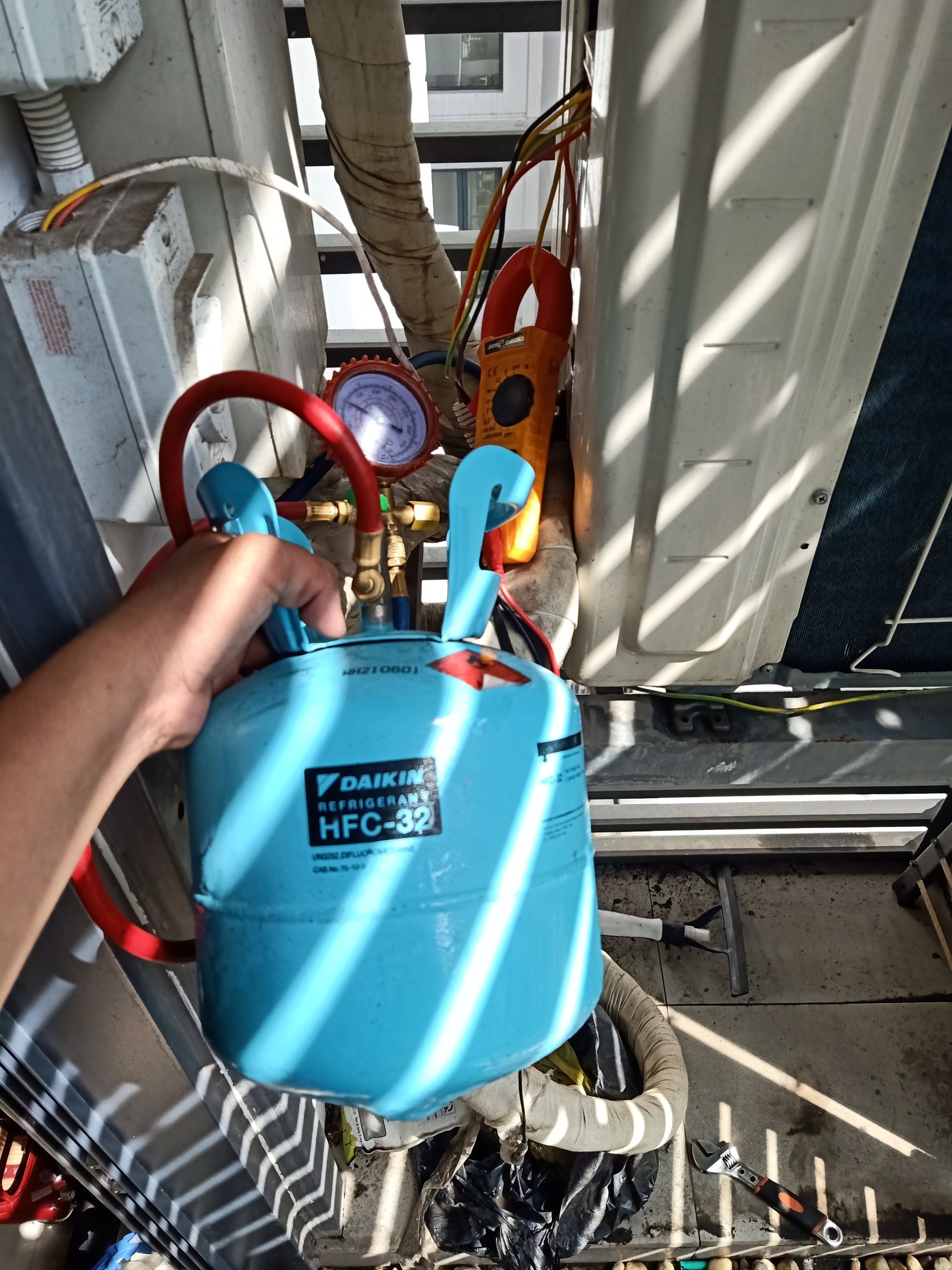 máy lạnh hết gas cần bơm thêm