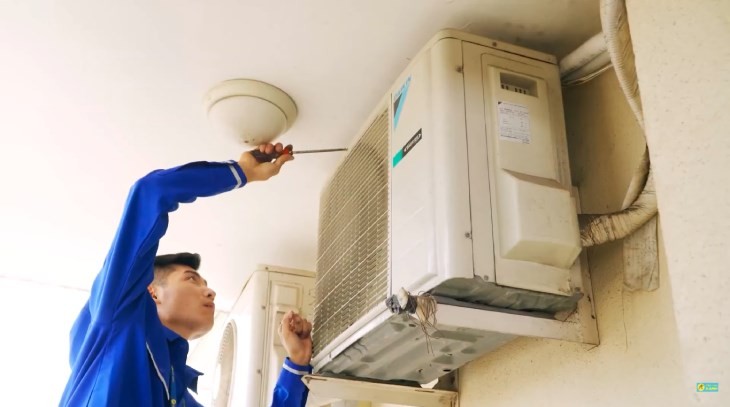 Kết nối dây nguồn 3 pha và dây tín hiệu tại hộp đấu dây dàn nóng