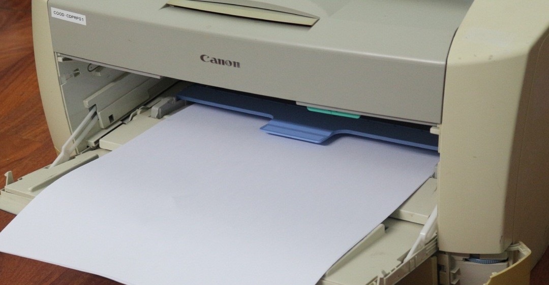 Các bước bỏ giấy vào máy in Canon LBP 3300
