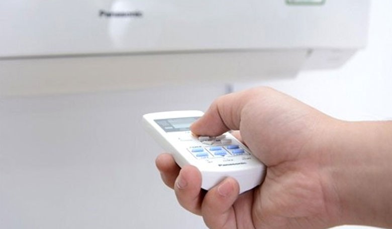 Remote máy lạnh Panasonic cũ dùng để điều chỉnh các chế độ