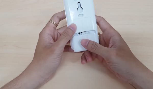 Hướng dẫn cách thay pin cho remote máy lạnh Mitsubishi