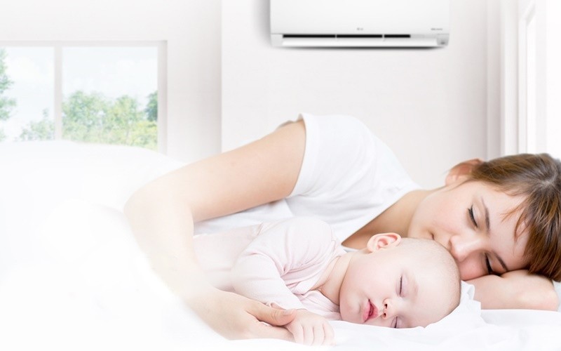 Lợi ích khi cho trẻ sơ sinh nằm điều hoà đúng cách