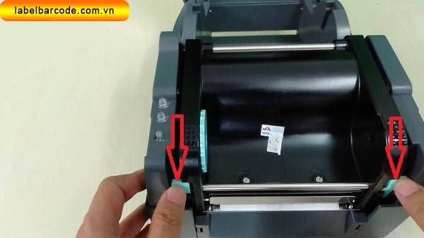 Mở đầu in của máy in mã vạch Godex G500