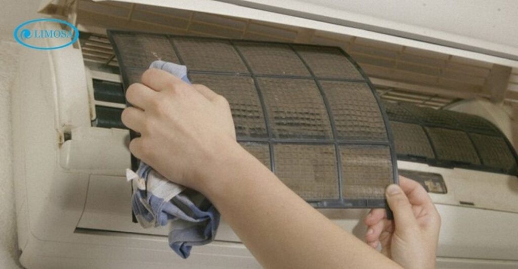 Dàn lạnh máy lạnh bị bám bụi dày đặc