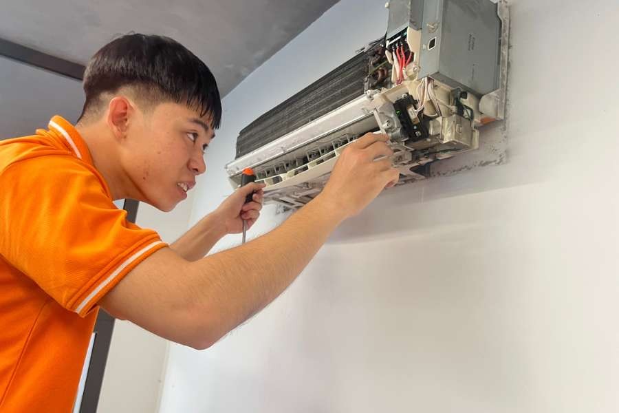 Dấu hiệu máy lạnh Gree báo lỗi E1 trên màn hình hiển thị