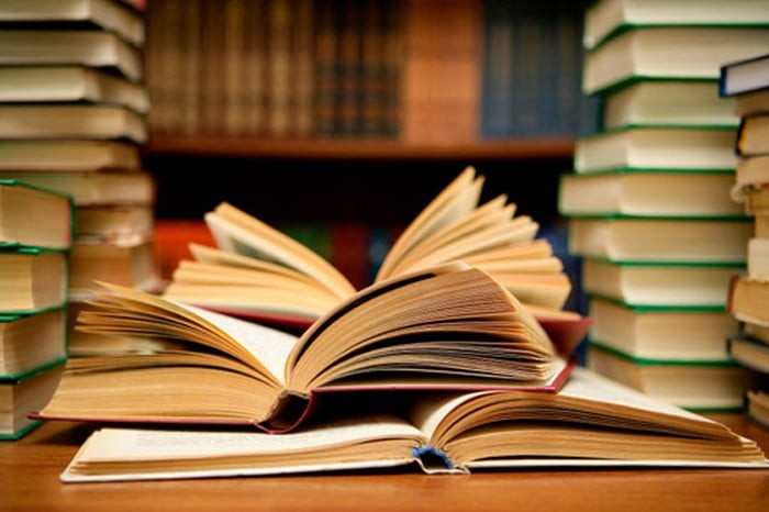 Minh họa các tay sách đã gấp phẳng trong quy trình in ấn chuyên nghiệp