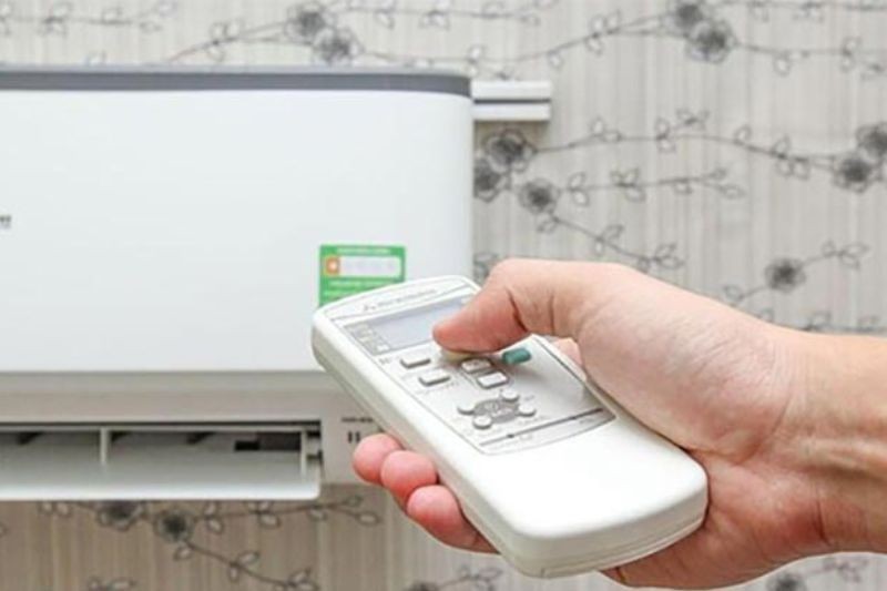 Kiểm tra remote máy lạnh Toshiba khi đèn không sáng