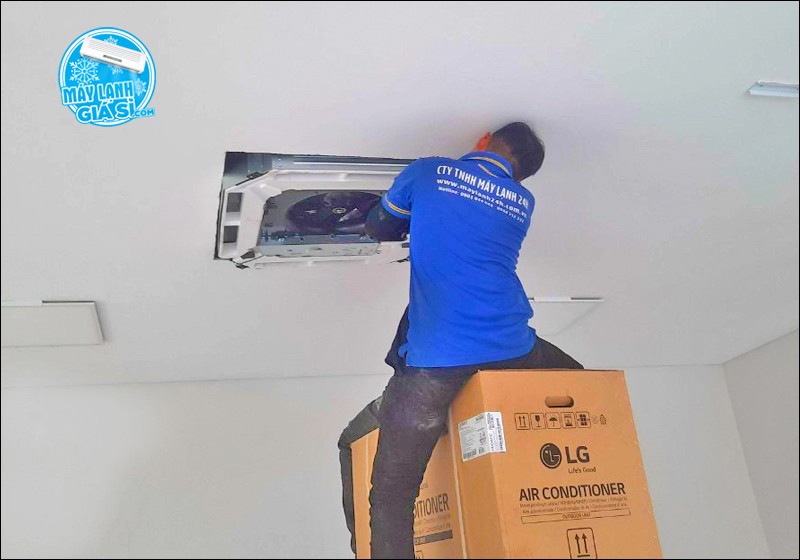 Cảm biến trên máy lạnh âm trần LG 4hp ZTNQ36GNLA0