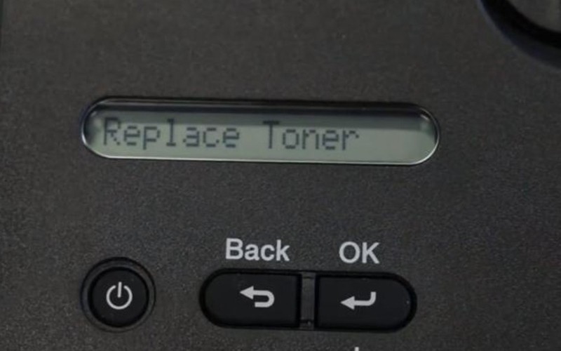 Màn hình máy in Brother hiển thị cảnh báo lỗi Toner Low