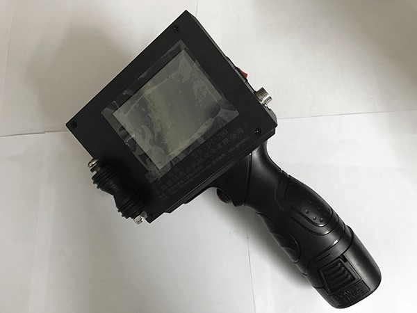 Máy in chữ cầm tay mẫu ZM-630 từ góc nghiêng
