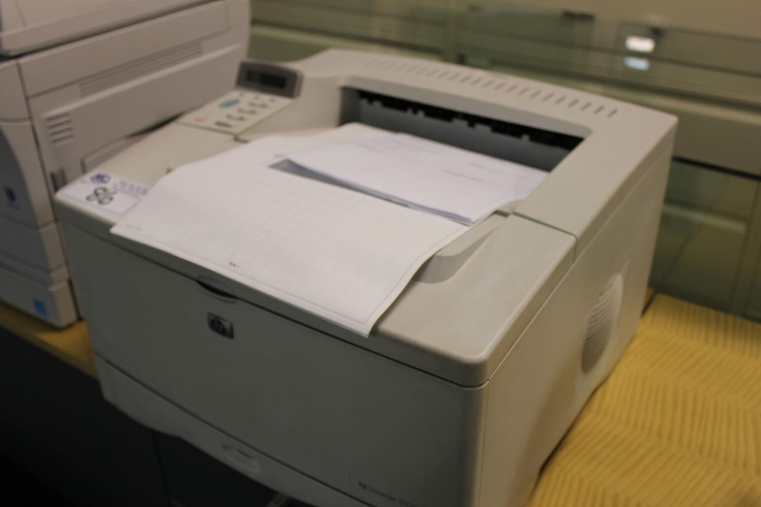Hình ảnh cận cảnh máy in HP Laserjet 5100