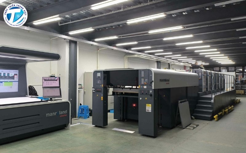 Hình ảnh một chiếc máy in offset Manroland 700 Evolution với công nghệ tiên tiến