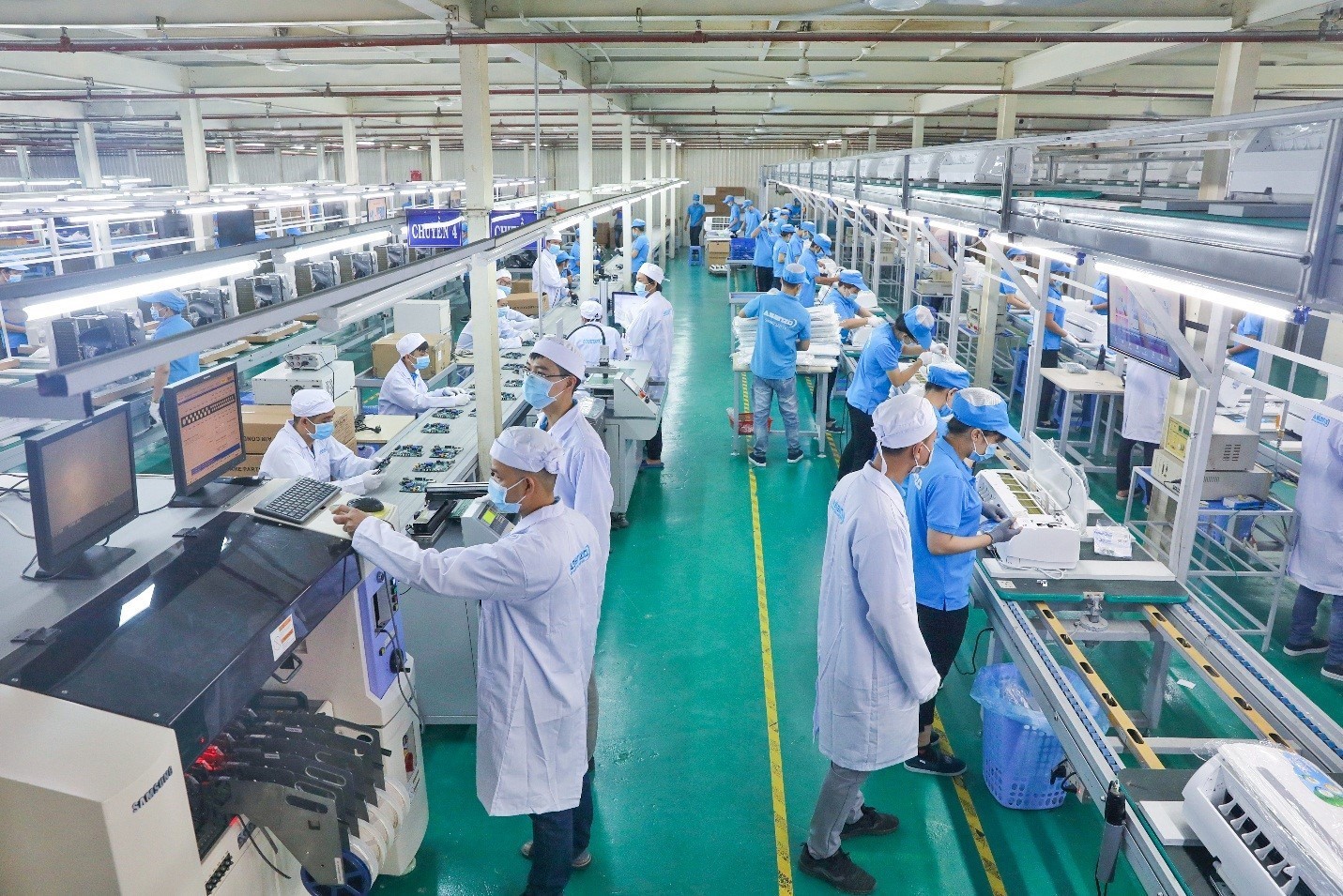Lắp đặt máy lạnh nhà xưởng để cải thiện môi trường làm việc