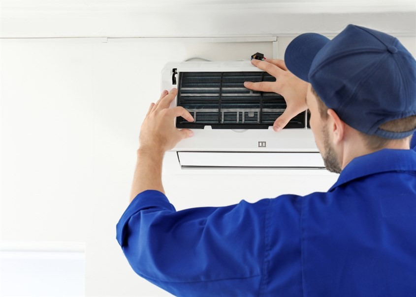 Lắp lại các bộ phận dàn lạnh sau khi vệ sinh