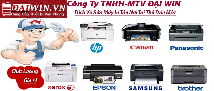 Kỹ thuật viên chuyên nghiệp đang kiểm tra và sửa máy in tại văn phòng ở Bình Dương