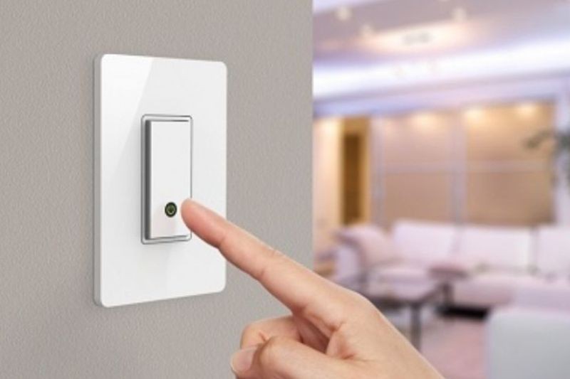 Ngắt nguồn điện máy lạnh an toàn trước khi vệ sinh