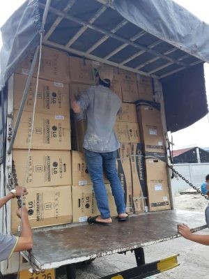 Mặt bên dàn nóng máy lạnh âm trần LG