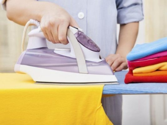 Cách ủi áo in hình để bảo vệ hình in