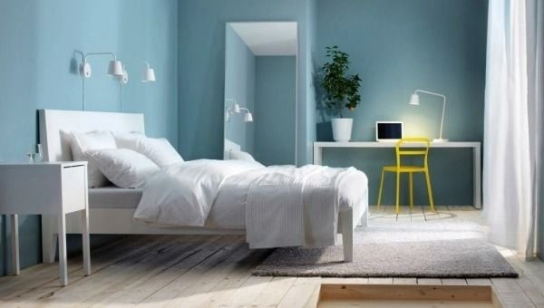 Phòng ngủ sơn màu xám xanh mang lại cảm giác yên bình và mát mẻ
