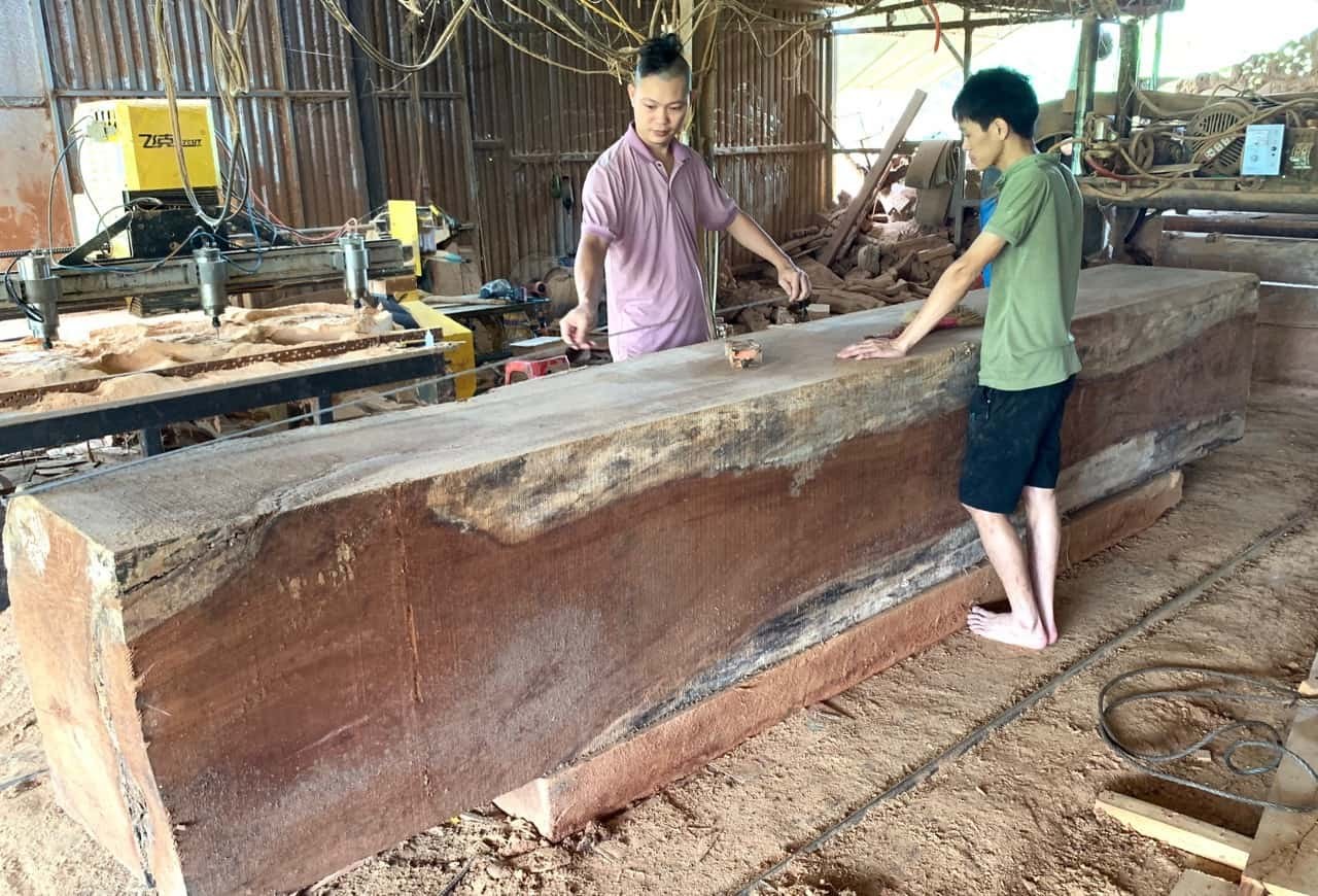 Kiểm tra chất lượng gỗ và quy trình thi công là rất quan trọng