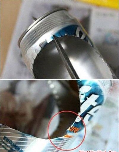 Hình ảnh cận cảnh mép cắt của vỏ lon đang được gập vào bên trong bằng đầu kéo để làm chậu trồng cây lon
