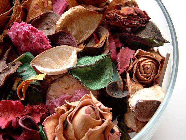 Hỗn hợp Potpourri tự làm giúp làm thơm phòng ngủ tiết kiệm chi phí