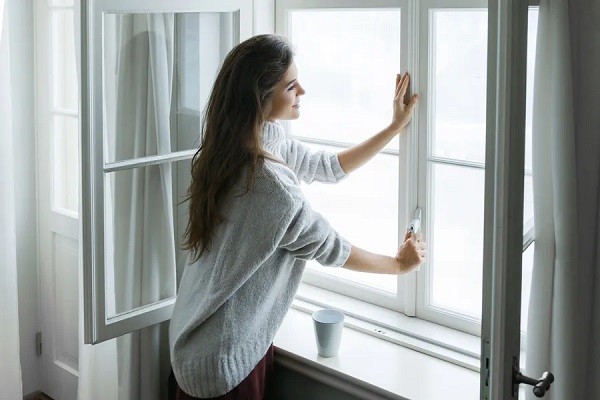 Tận dụng thông gió tự nhiên giúp tiết kiệm năng lượng trong phòng ngủ