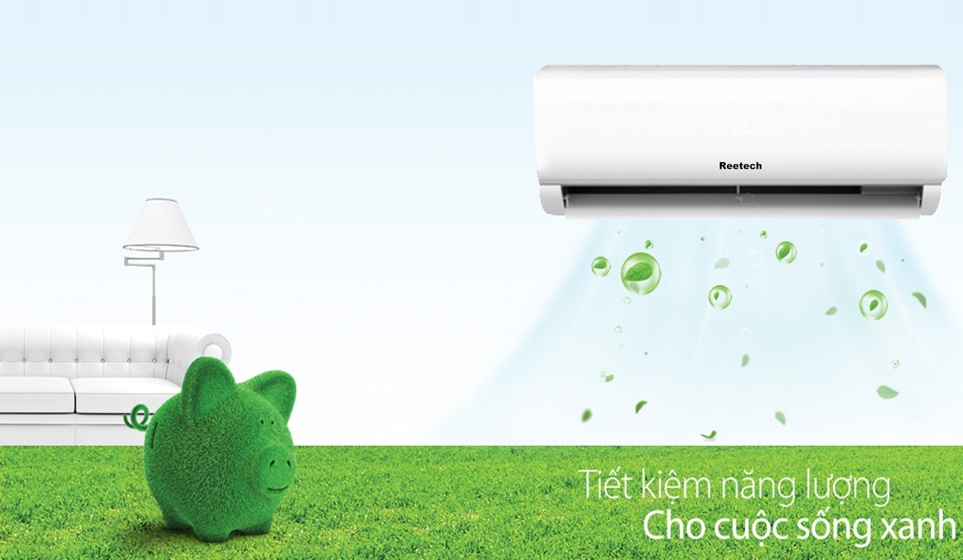 Người đang thực hiện cách vệ sinh máy lạnh Reetech