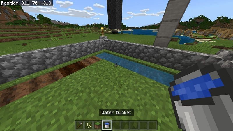 Đất trồng bí ngô đã được xới và tưới nước sẵn sàng gieo hạt trong Minecraft