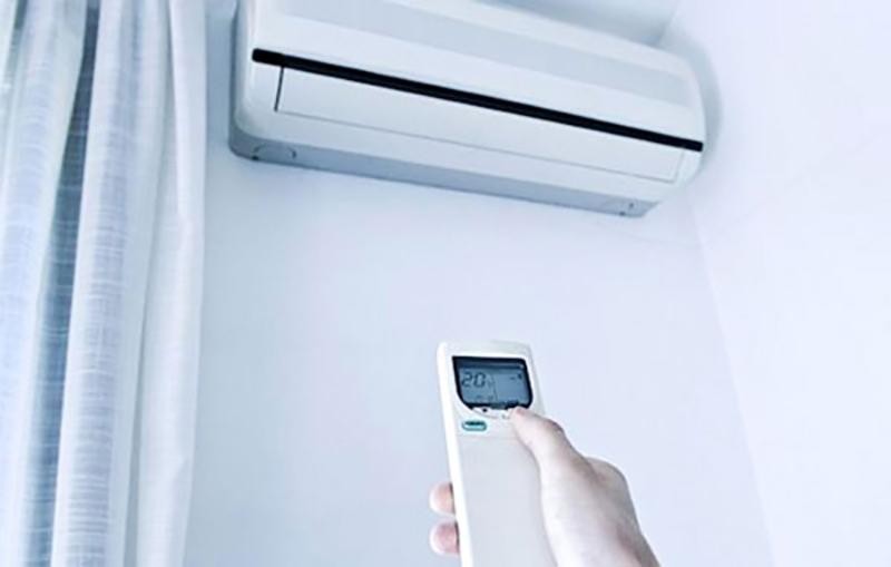 Máy tạo ẩm giúp tăng độ ẩm trong phòng khi sử dụng chế độ sưởi điều hòa