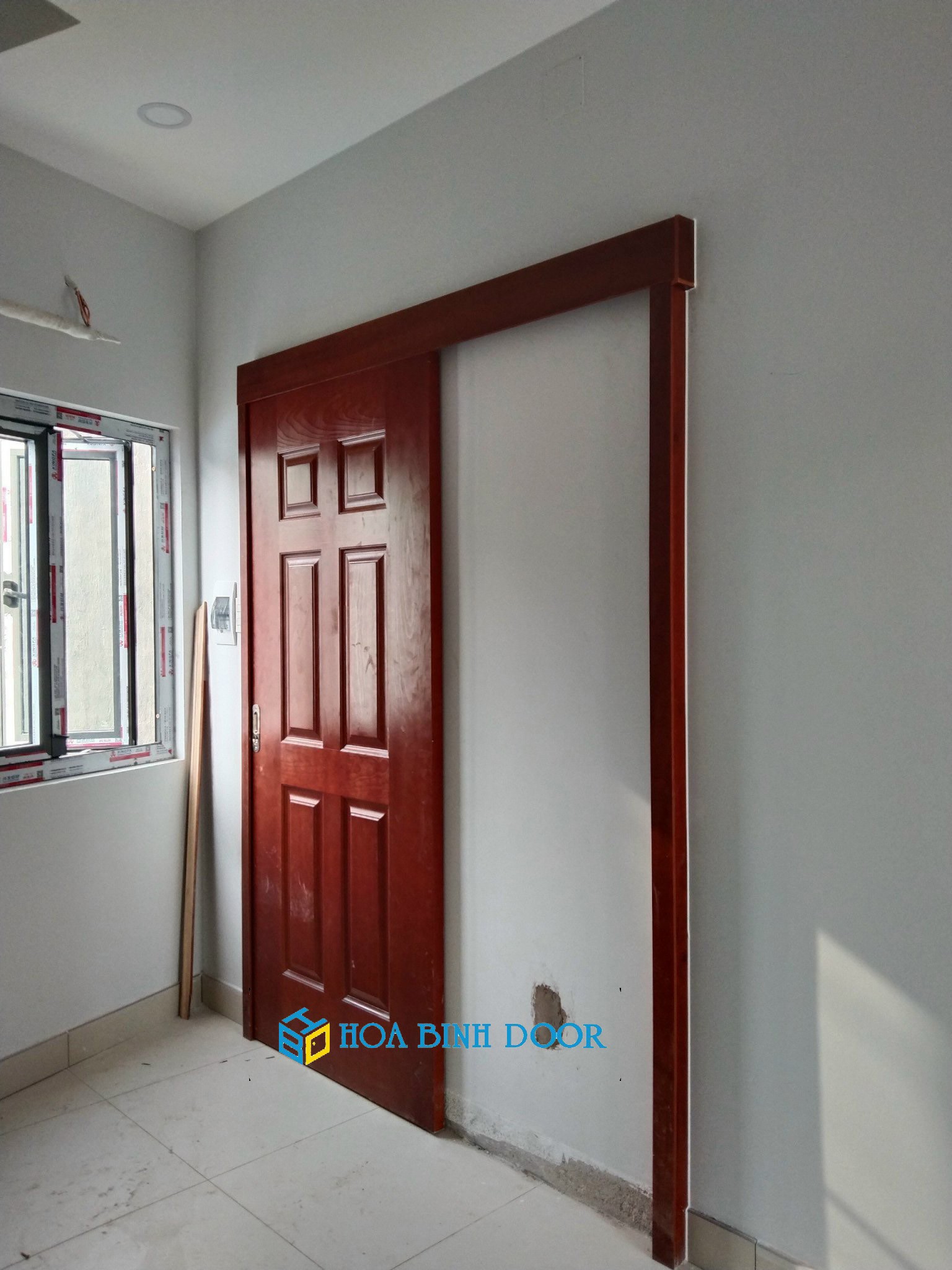Thiết kế cửa lùa gỗ HDF hiện đại cho phòng ngủ