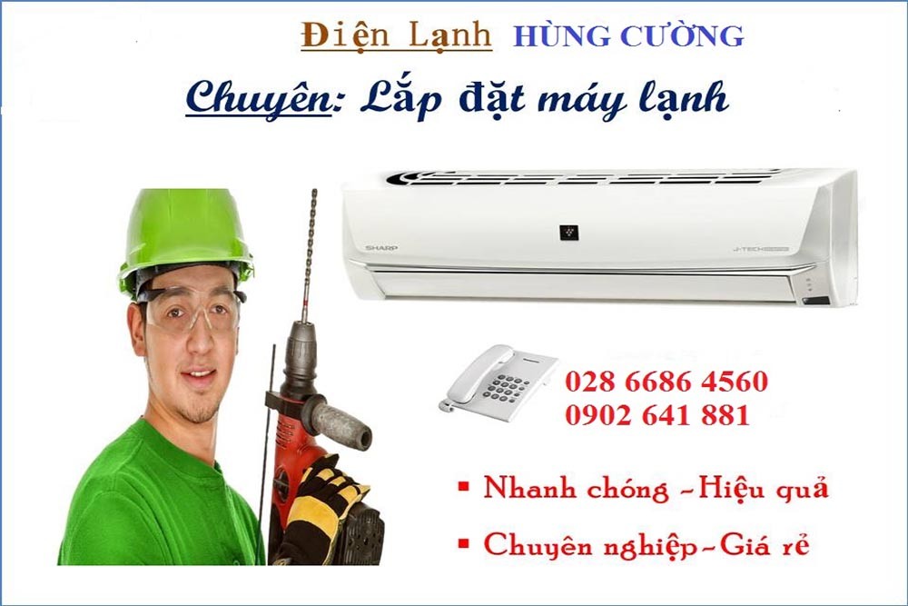 Thợ điện lạnh đang lắp đặt dàn lạnh máy lạnh tại Gò Vấp