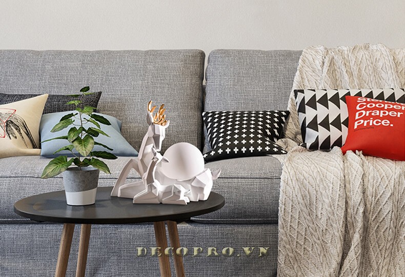 Sản phẩm đèn cặp hươu cũng phù hợp làm đồ decor trang trí phòng khách, văn phòng làm việc