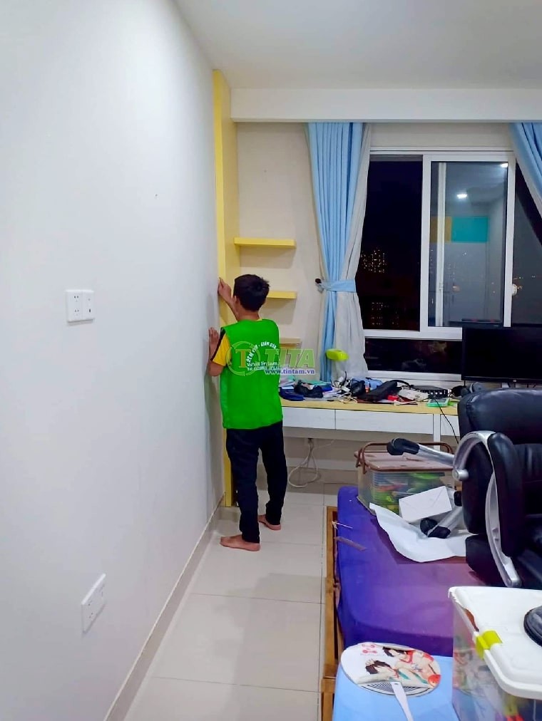 Giám sát chặt chẽ quá trình thi công dán tường phòng ngủ tại TPHCM