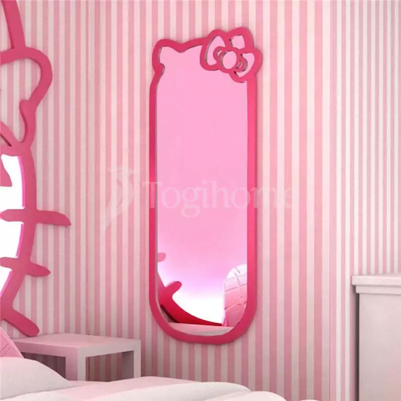 Gương trang trí hình Hello Kitty viền hồng.