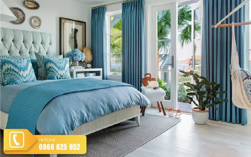 Thiết kế phòng ngủ màu xanh dương đậm kết hợp giường gỗ sang trọng