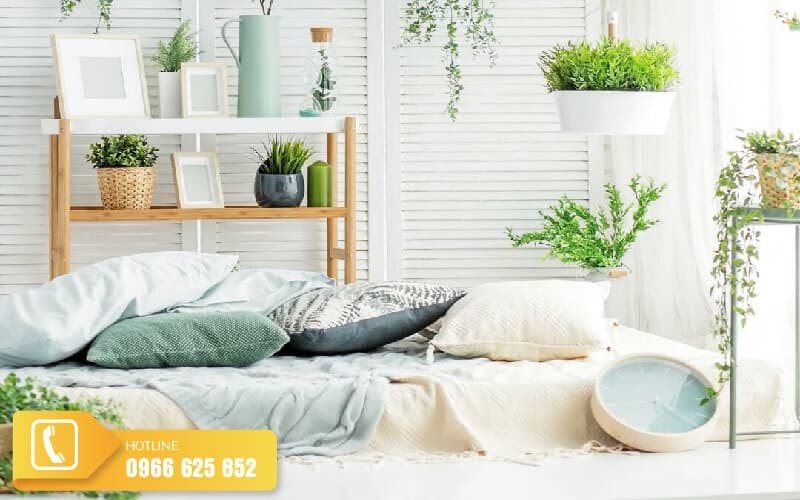 Thêm cây xanh tự nhiên vào góc phòng ngủ màu xanh lá cây