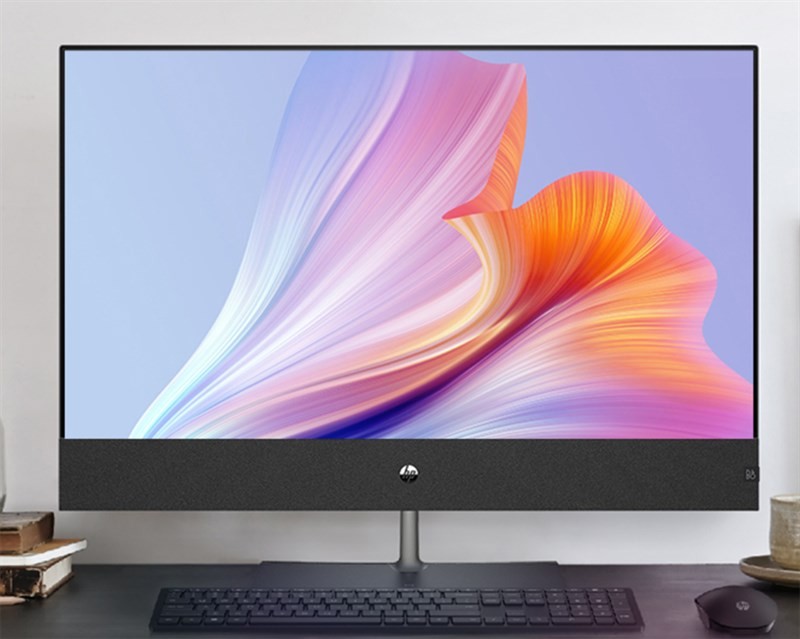 Cận cảnh màn hình mỏng của máy tính all in one 32 inch HP Star