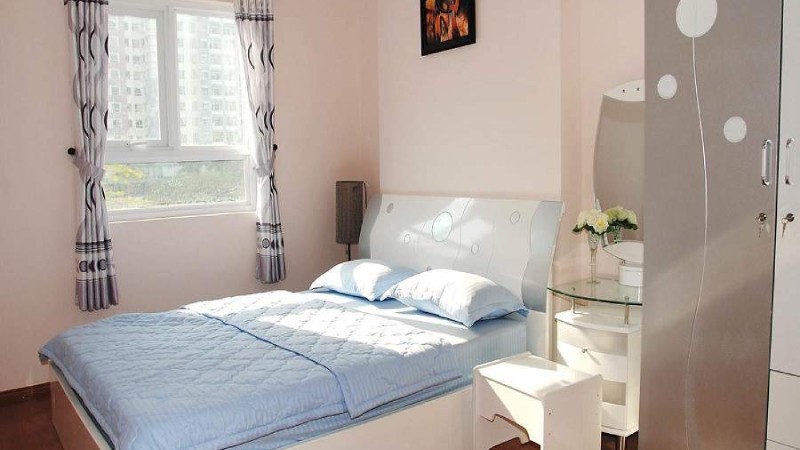 Tránh đặt giường ngủ sát cửa sổ theo phong thủy