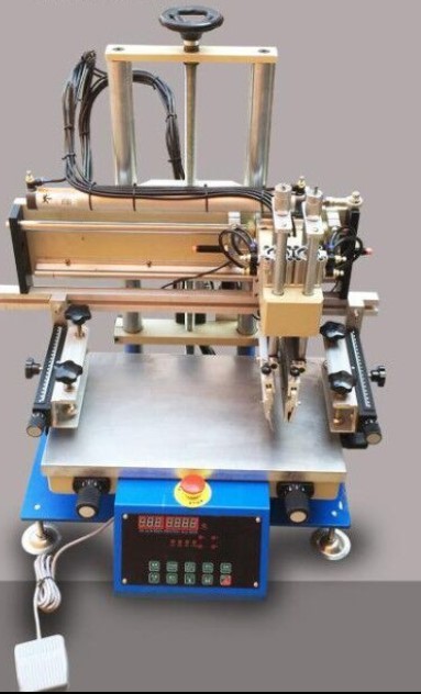 Chi tiết đầu in và bàn làm việc của máy in lụa tự động Maxpaks ASP35