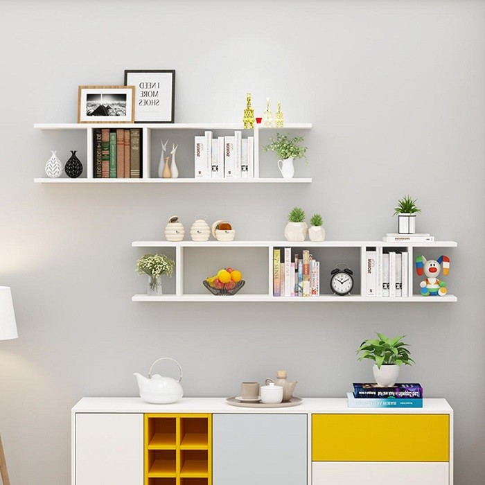 Kệ sách treo tường nhỏ gọn phù hợp cho phòng ngủ có diện tích khiêm tốn