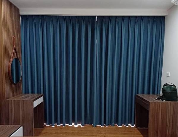 Rèm cửa phòng ngủ trơn không họa tiết mang lại cảm giác bình yên