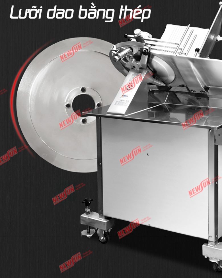 Lưỡi dao thiết kế đặc biệt giúp thái thịt hiệu quả nhất và có đá mài tích hợp