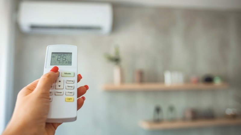 Nên bật điều hoà ít nhất 15-20 phút để làm mát phòng ngủ hiệu quả