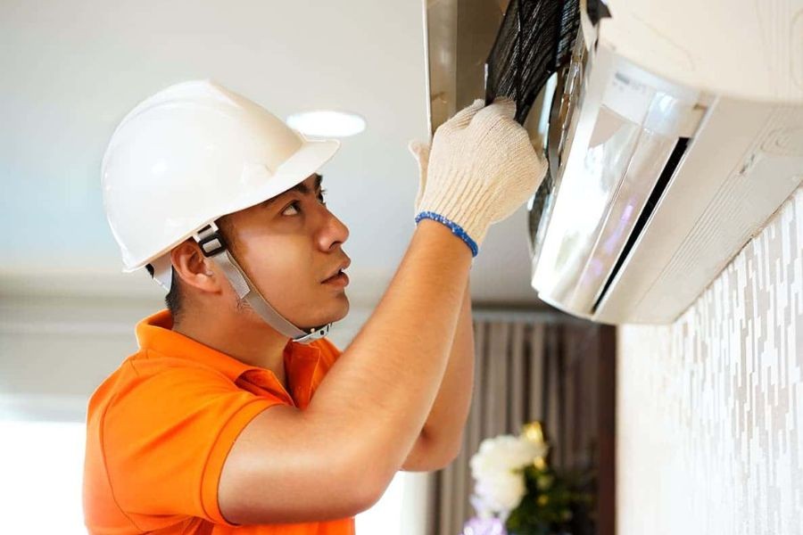 Nên vệ sinh máy lạnh thường xuyên, kiểm tra lọc không khí để tiết kiệm điện.