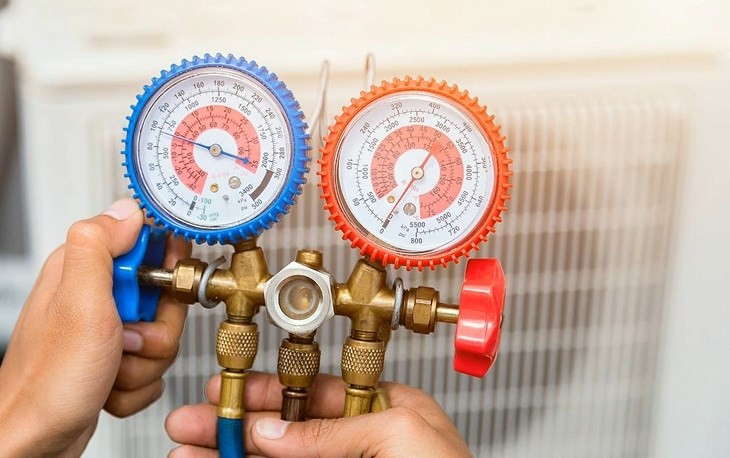 Sử dụng thiết bị chuyên dụng để kiểm tra và nạp gas đúng cách