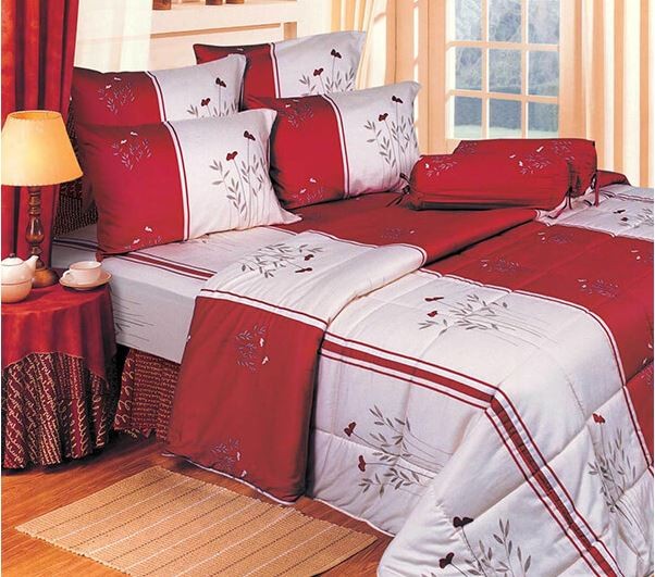 Phòng ngủ với các mảng màu đỏ và nâu, có thể áp dụng bố cục nội thất này cho người mệnh Thủy