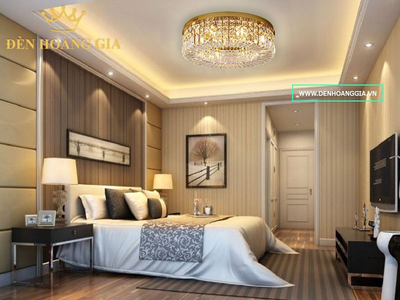 Đèn ốp trần pha lê hiện đại trong phòng ngủ sang trọng